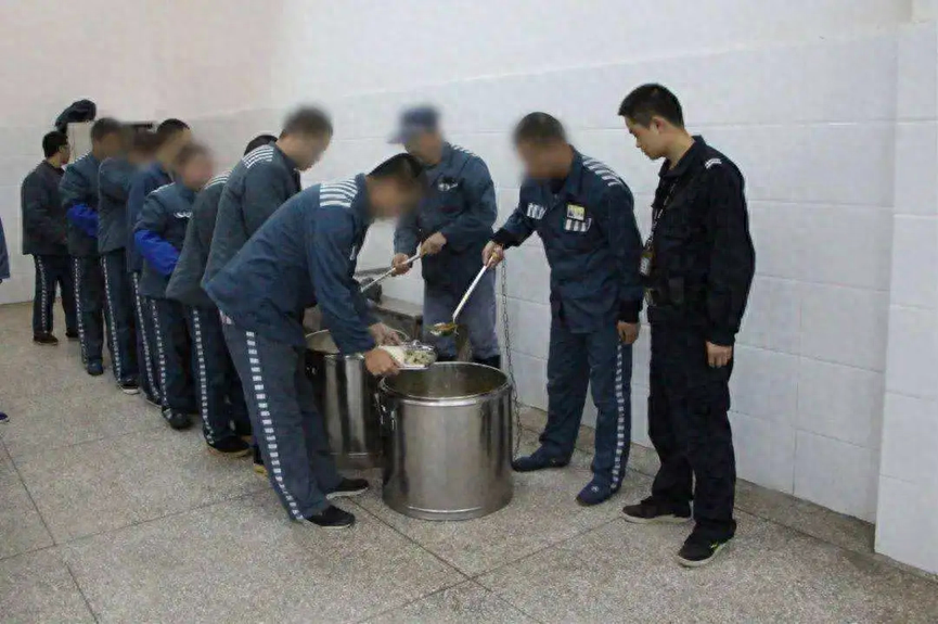 监狱里的犯人吃什么