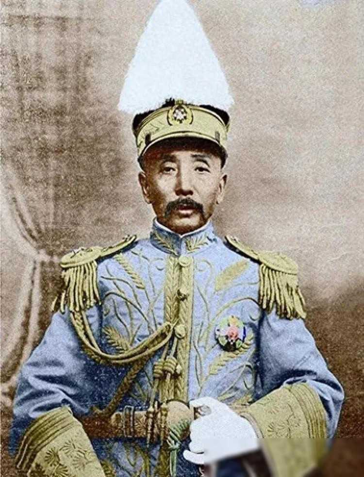 张作霖找保镖，应聘者高手如林，他却指着最怂的那个说：就是你了