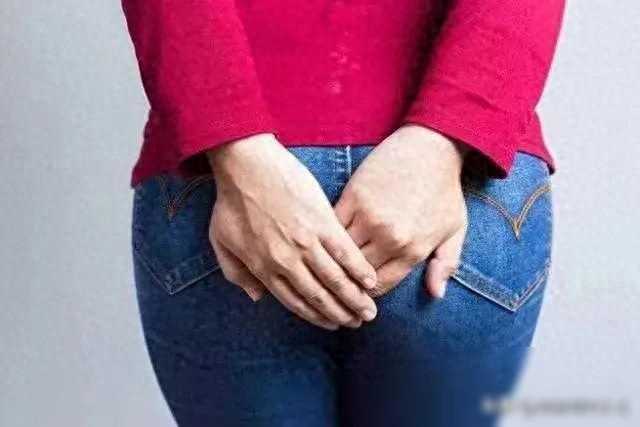 45岁女子肛裂住院，丈夫哭诉：5次劝不住！