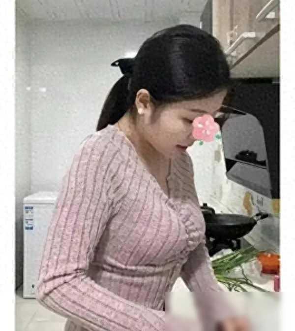 二婚女人看上24岁小伙，每天为其做饭不愿离去，小伙：心要化了