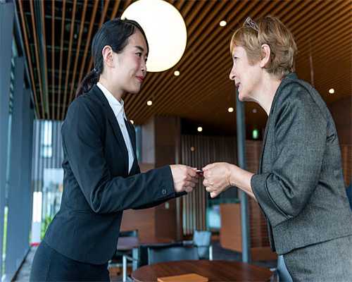 奚梦瑶：以绝美之姿征服时尚界与演艺圈，为众人仰望的成功典范？